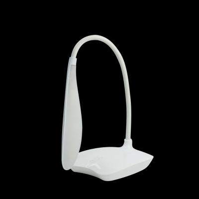 Production par injection de moules pour petites lampes de bureau